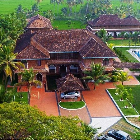 Kumarakom Heritage Resort กัตตะยัม ภายนอก รูปภาพ