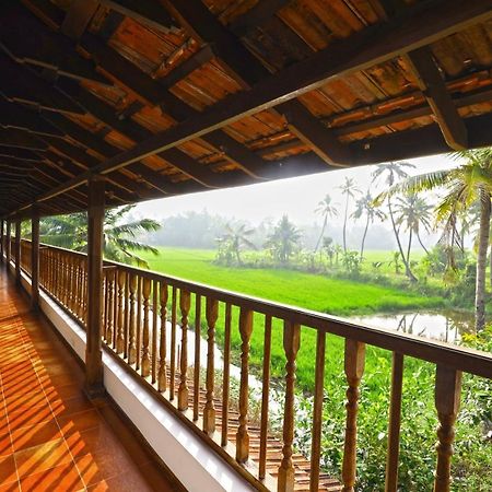 Kumarakom Heritage Resort กัตตะยัม ภายนอก รูปภาพ