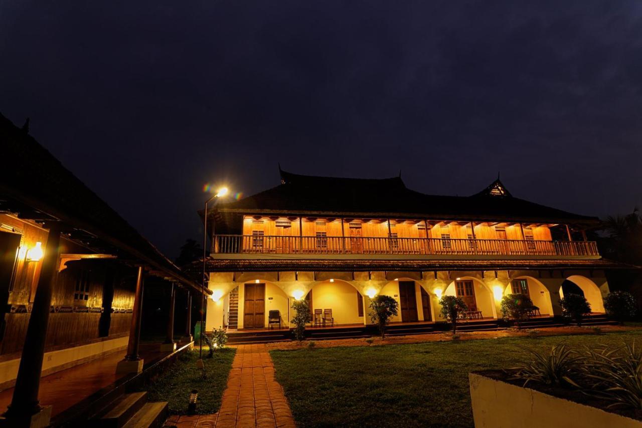 Kumarakom Heritage Resort กัตตะยัม ภายนอก รูปภาพ