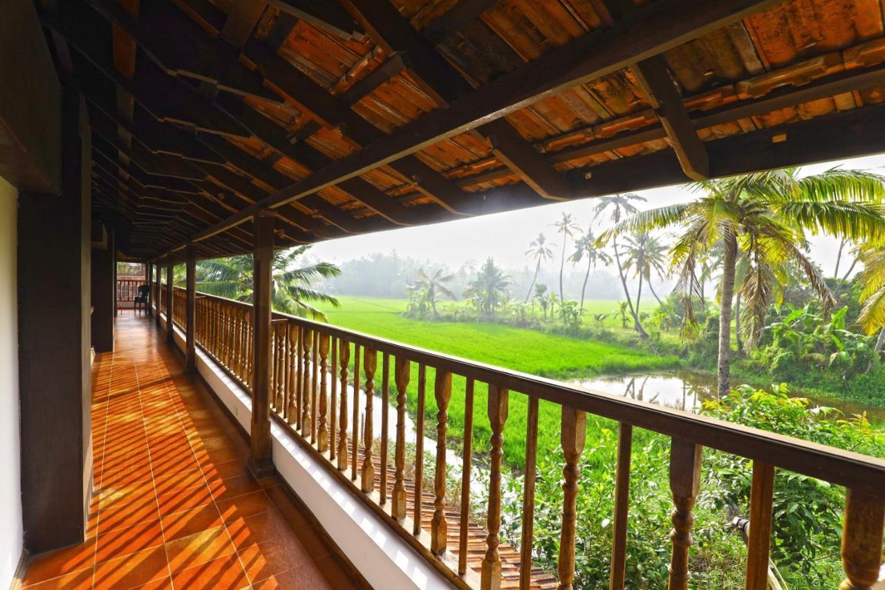 Kumarakom Heritage Resort กัตตะยัม ภายนอก รูปภาพ