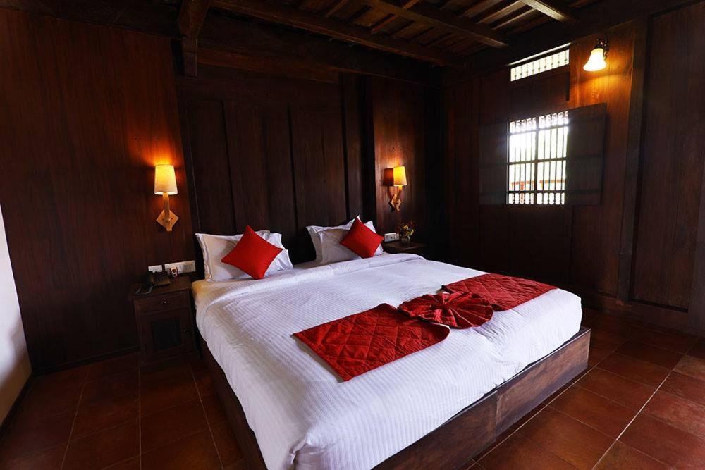 Kumarakom Heritage Resort กัตตะยัม ภายนอก รูปภาพ