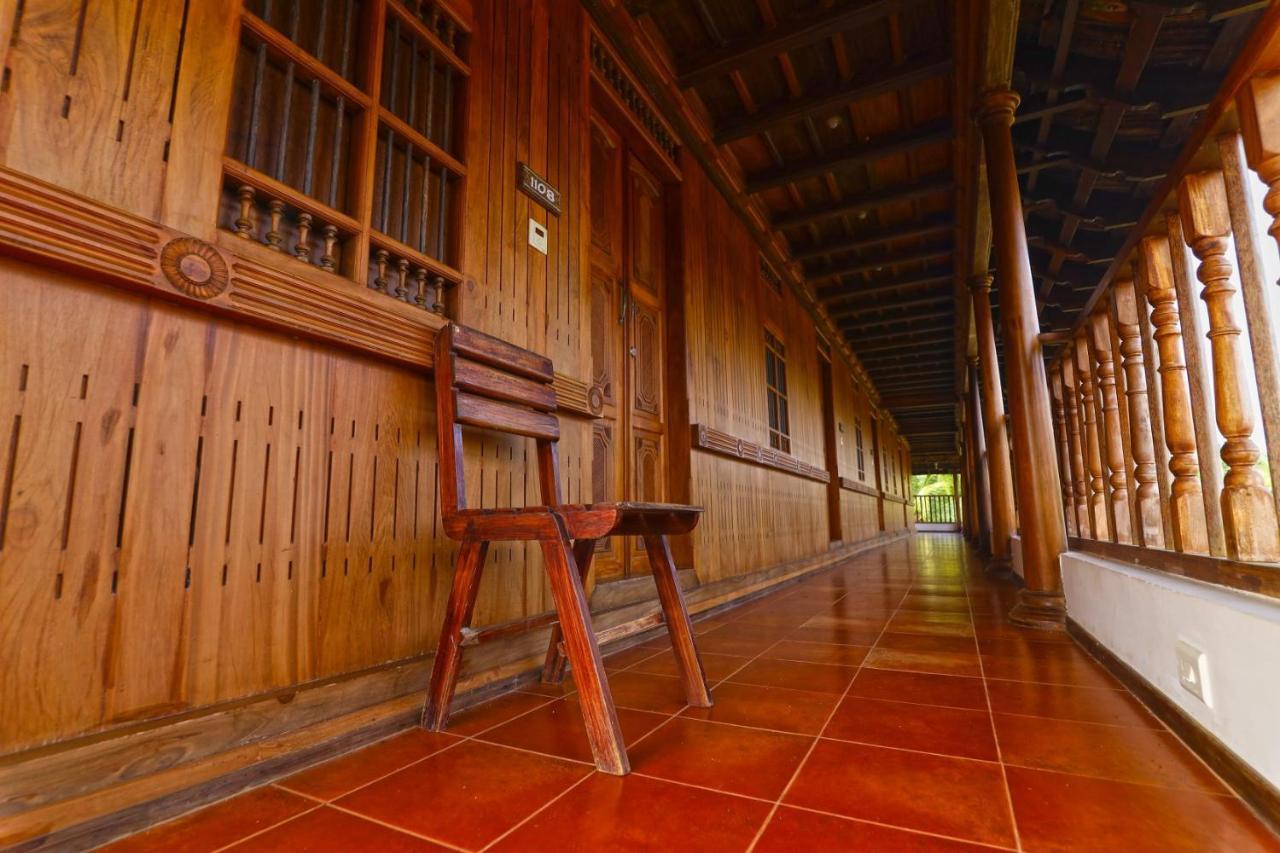 Kumarakom Heritage Resort กัตตะยัม ภายนอก รูปภาพ