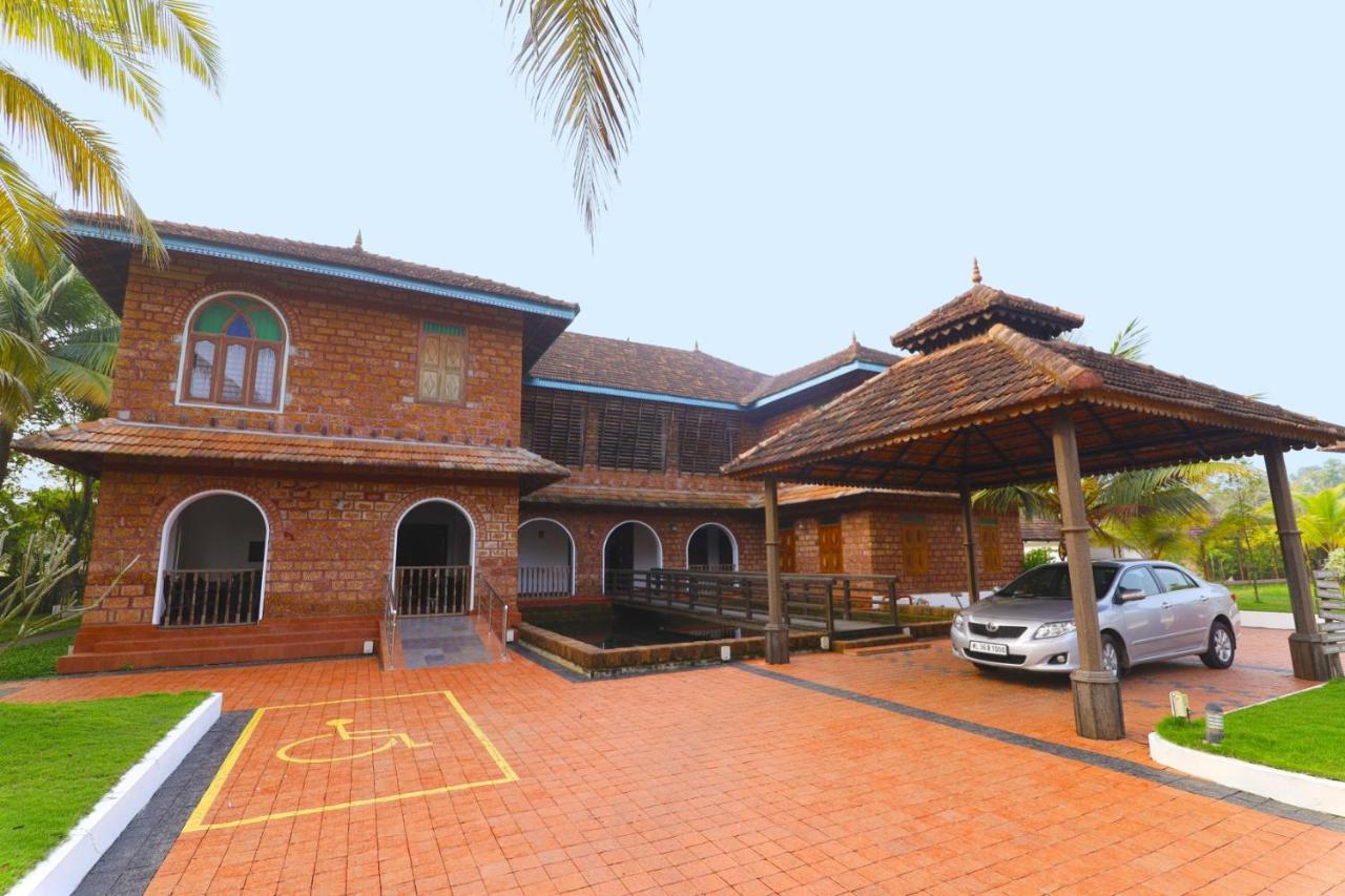 Kumarakom Heritage Resort กัตตะยัม ภายนอก รูปภาพ