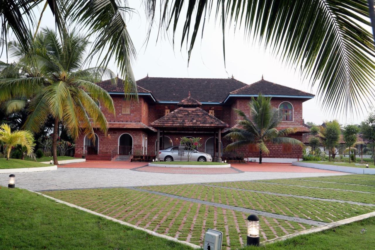 Kumarakom Heritage Resort กัตตะยัม ภายนอก รูปภาพ