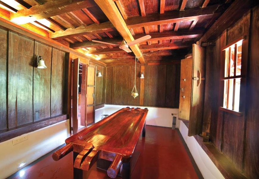 Kumarakom Heritage Resort กัตตะยัม ภายนอก รูปภาพ